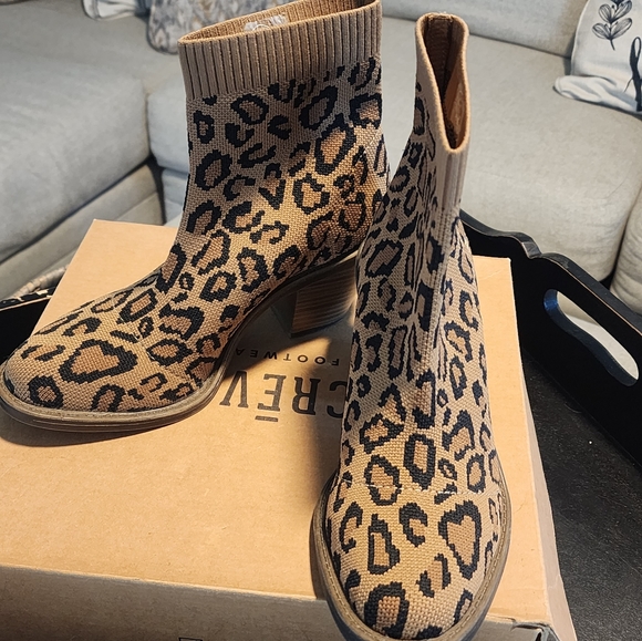 Boots - Picture 3 of 3